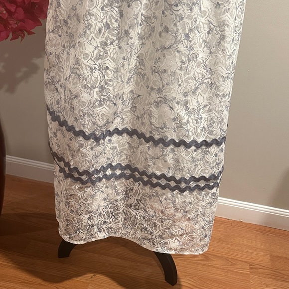 Floral Puff Sleeve White and Blue Midi Dress - Picture 3 of 3